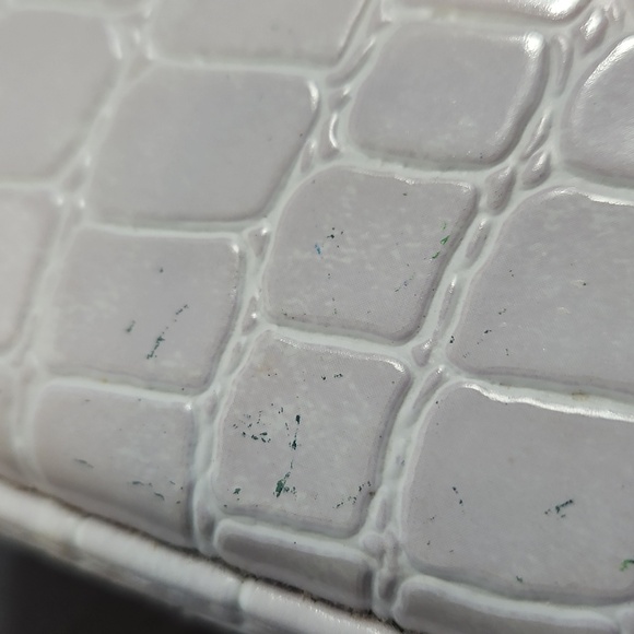 TRISH MCEvoy MAKE-UP CASE IN LAVANDER - Picture 9 of 10